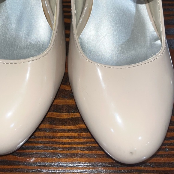 Lane Bryant Cream Mary Jane Heels 9 wide - Picture 7 of 9